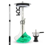 **Texte alternatif pour la Chicha DUM SS39 Victoria Medium :** "Chicha DUM SS39 Victoria Medium de 50 cm, en acier inoxydable et verre, avec éclairage LED intégré, accessoires inclus et système de chauffe Brohood performant."